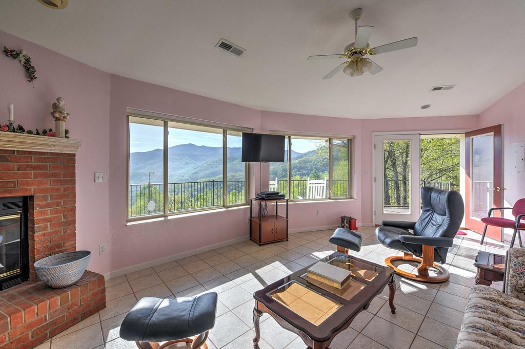 Burnsville Apartment With 360 Mtn View Near Downtown! - thumb 3