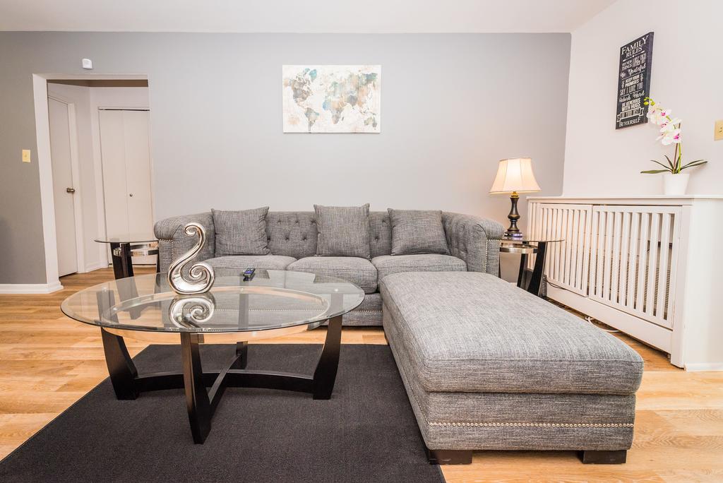 Business Select, Mins From Airport, Fast WiFi, Insurance Friendly, Spacious 1BR - thumb 1