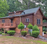 Cabin on 3 Acres with Deck and Fire Pit - 5mi to TIEC - Tourism Bookings