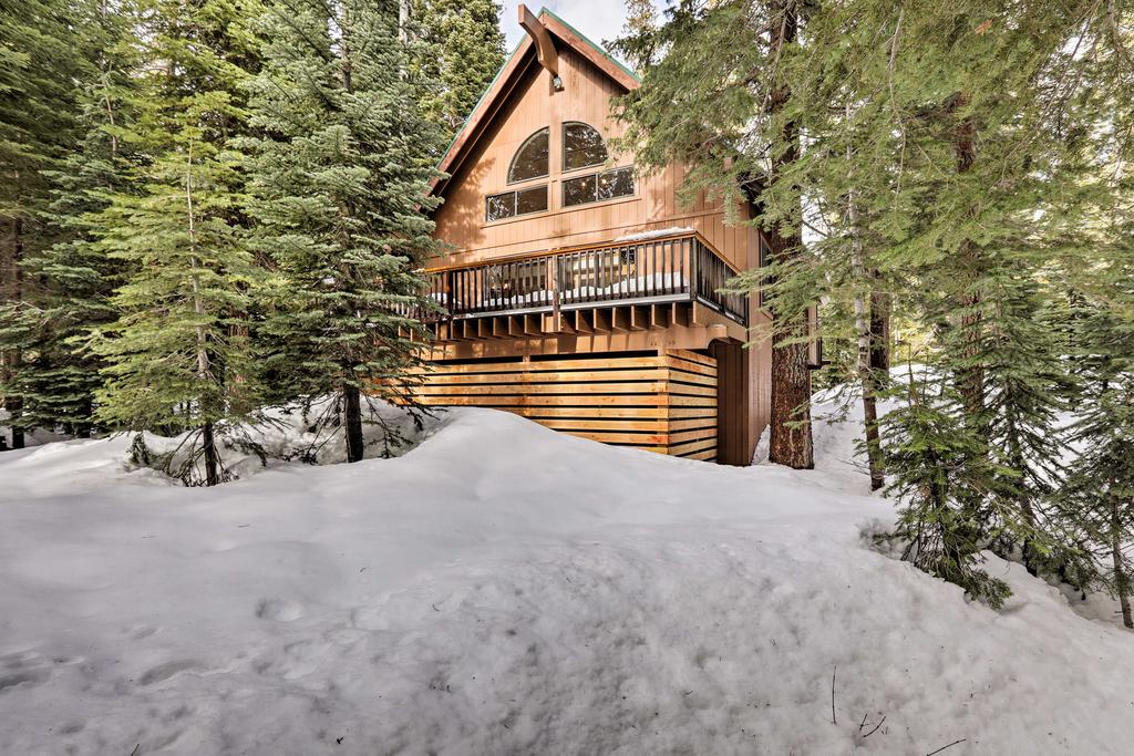 Cabin With Deck - 4 Mi To Soda Springs Mountain! - thumb 2