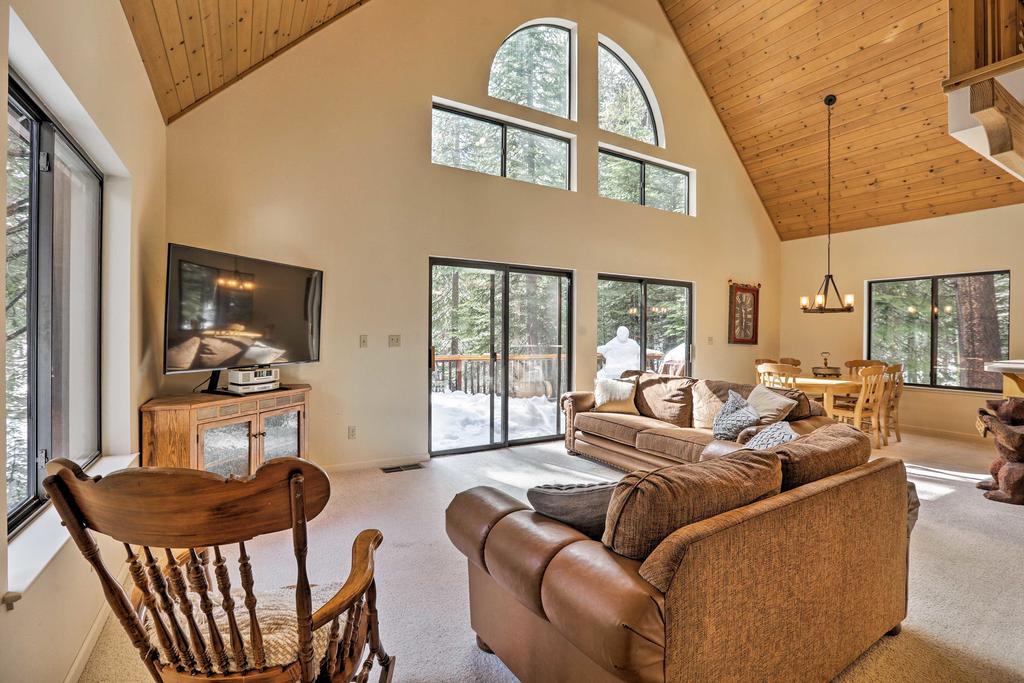 Cabin With Deck - 4 Mi To Soda Springs Mountain! - thumb 0