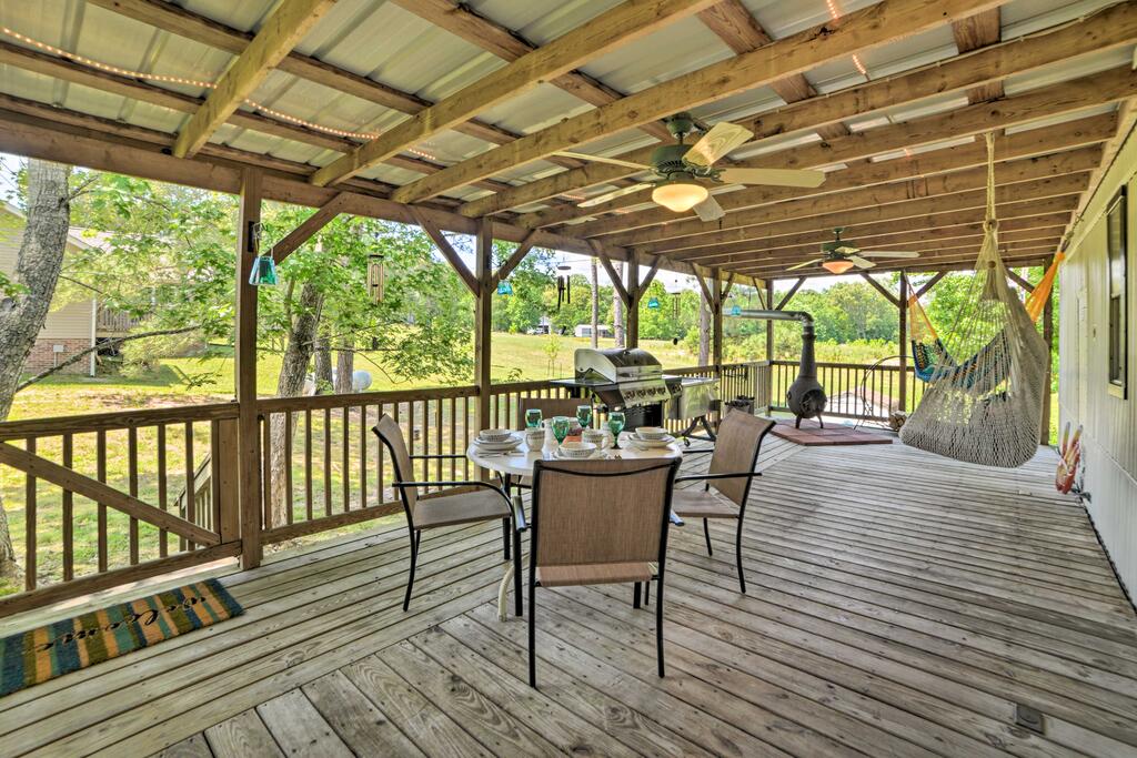 Cabin With Deck - Walk To Waterfront And Marina! - thumb 1