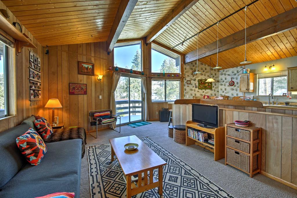 Cabin With Mtn Views & Deck, 5 Min To Arrowbear Lake! - thumb 3