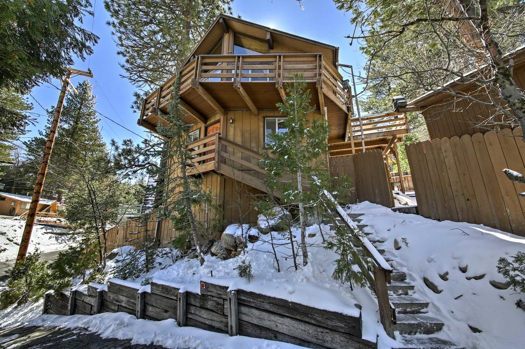 Cabin With Mtn Views & Deck, 5 Min To Arrowbear Lake! - thumb 2