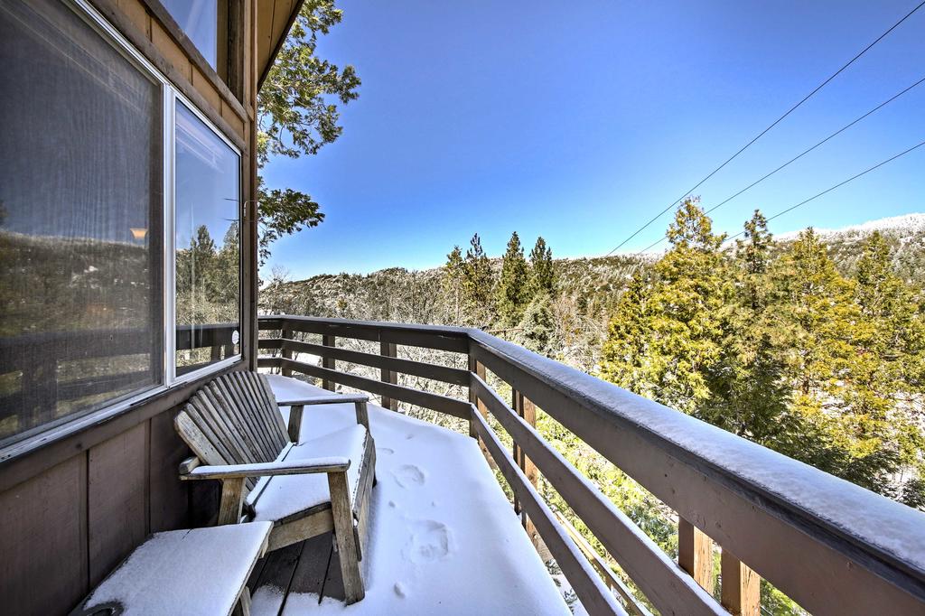 Cabin With Mtn Views & Deck, 5 Min To Arrowbear Lake! - thumb 1