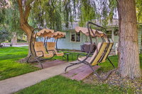 Caldwell Cottage with Patio Near Vineyards  Golf Tourism Bookings