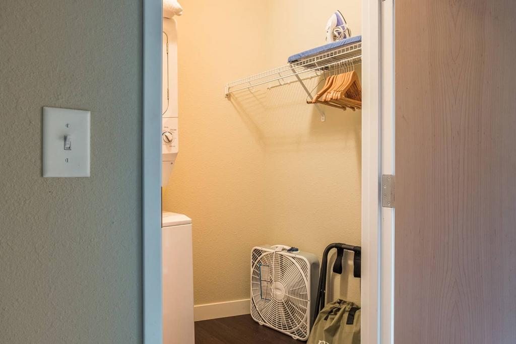 Calm And Bright 1BR Apt Near Downtown - thumb 3
