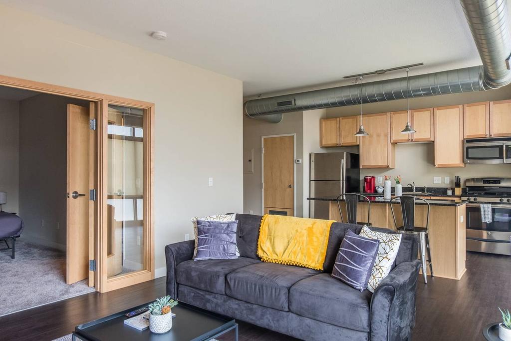 Calm And Bright 1BR Apt Near Downtown - thumb 2