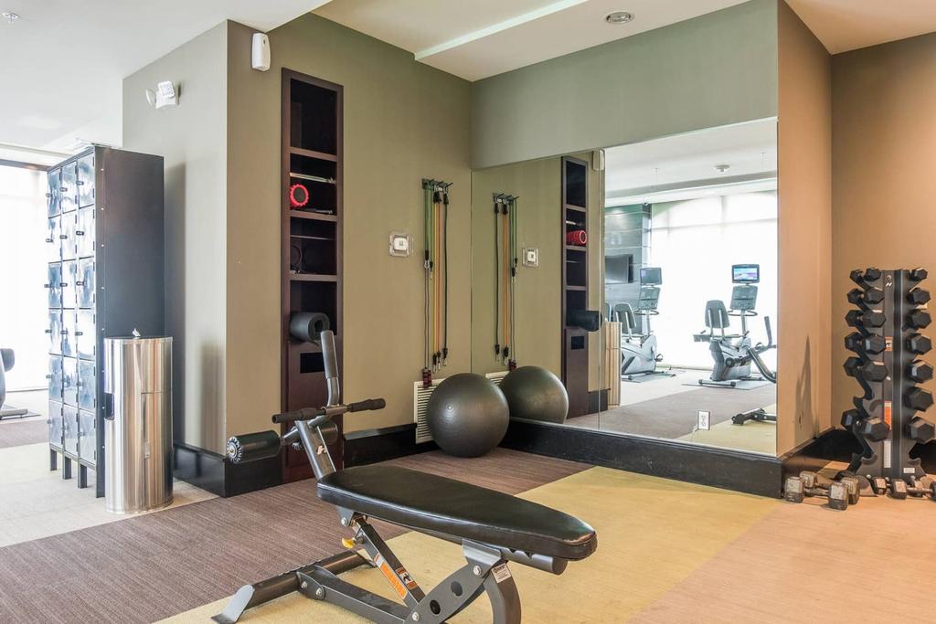 Calm And Bright 1BR Apt Near Downtown - thumb 1