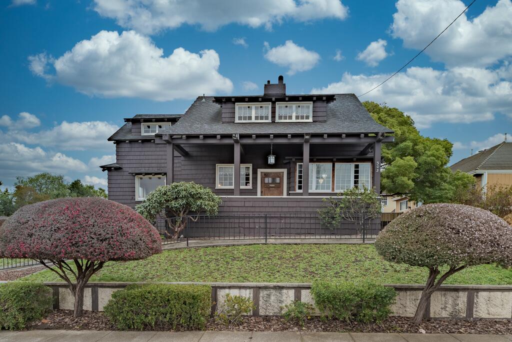 Campton House - thumb 0