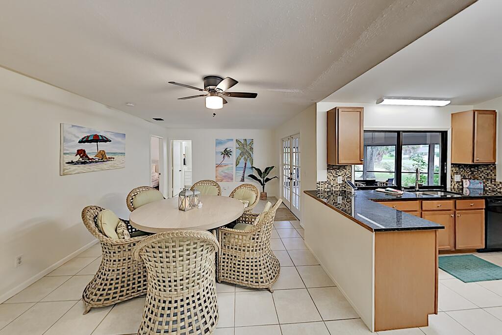 Canal-Front Getaway W/ Lanai, Dock & Kayaks Home - thumb 3