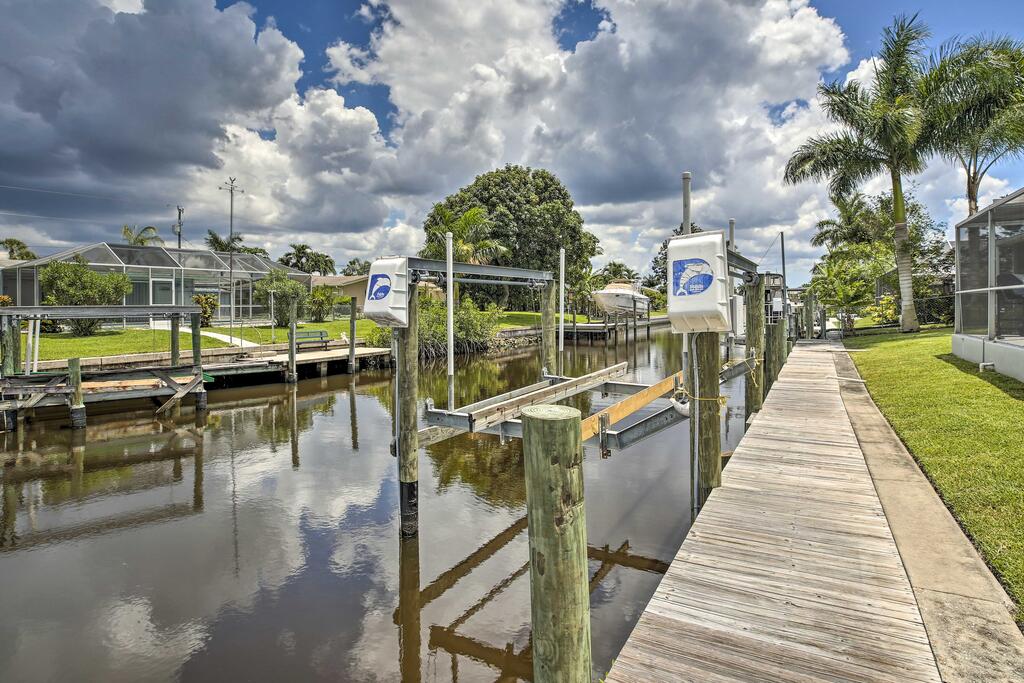 Canalfront Home With Dock&Pool, 5 Mi To Ft Myers - thumb 1