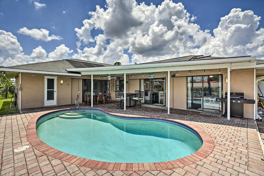 Canalfront Oasis With BBQ, Patio, Kayaks & Dock! - thumb 1