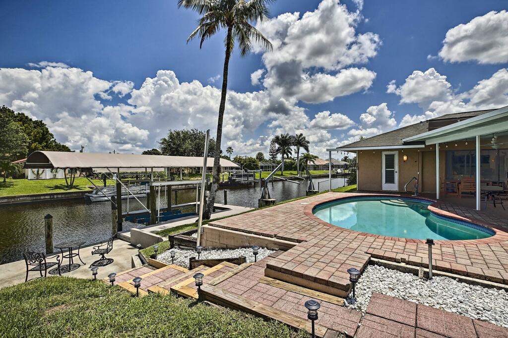 Canalfront Oasis With BBQ, Patio, Kayaks & Dock! - thumb 0