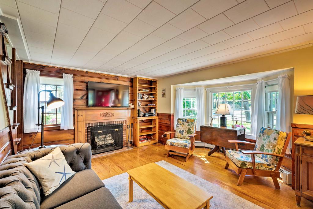 Cape Cod House With Grill And Yard - Drive To Beach! - thumb 3