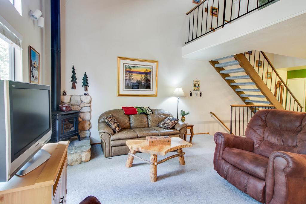 Carnelian Woods Charm - thumb 0