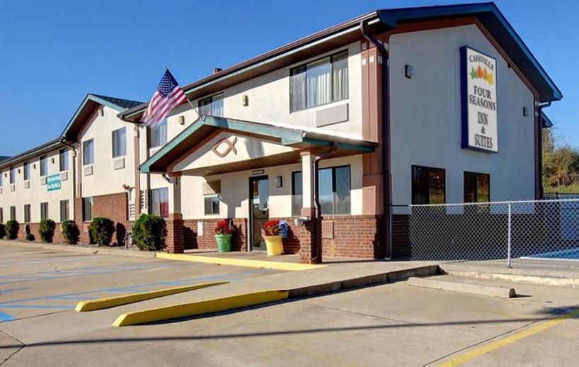 Cassville Four Seasons Inn & Suites - thumb 0