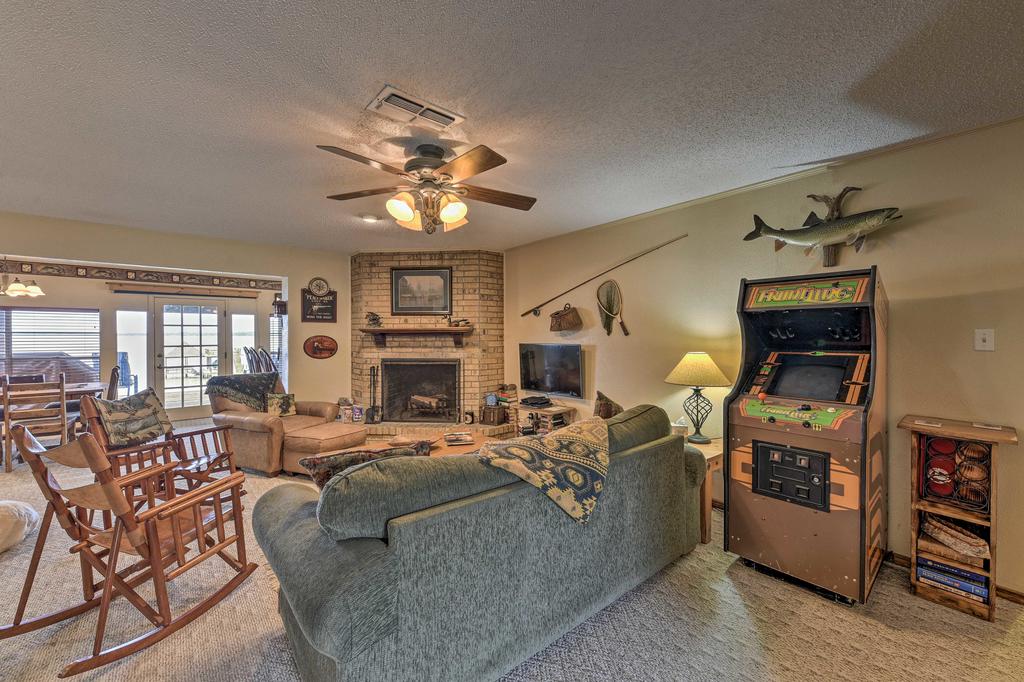 Cedar Creek Lakefront Home With Dock&Game Room! - thumb 2