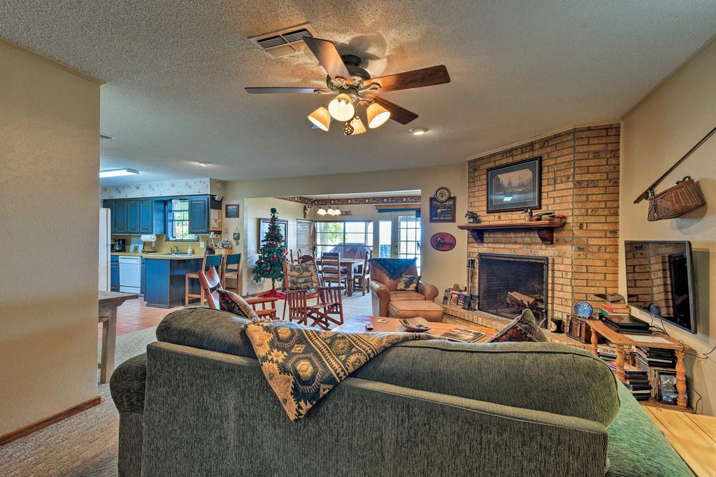 Cedar Creek Lakefront Home With Dock&Game Room! - thumb 3