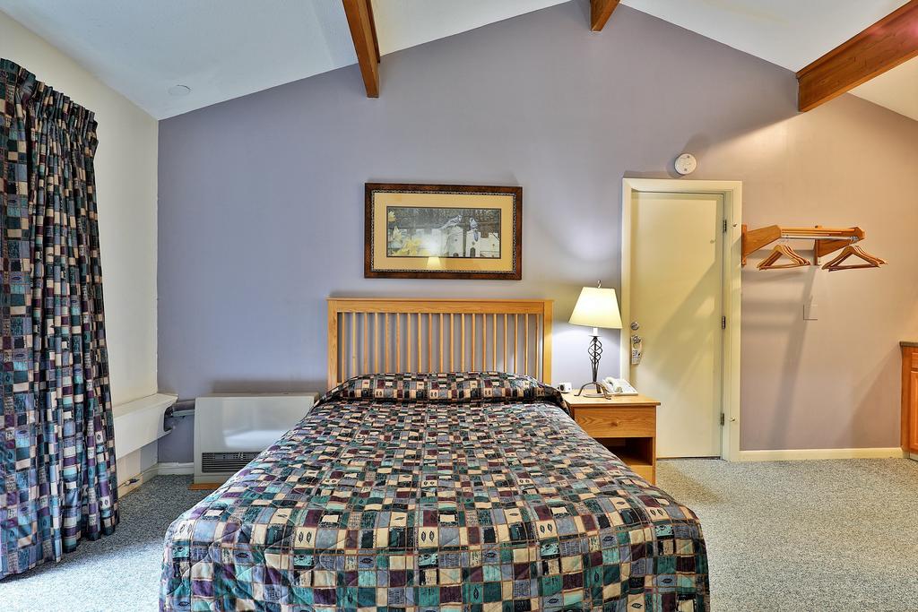 Cedarbrook Two Room Studio 210 - thumb 2