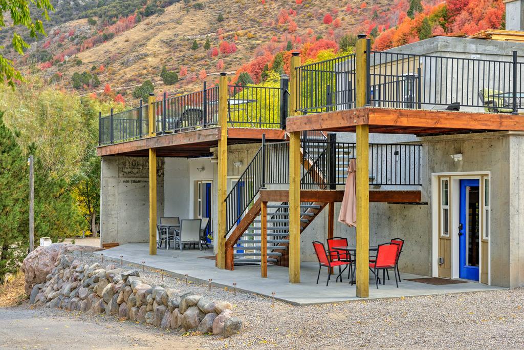 Central Lava Hot Springs Studio With Deck And Views! - thumb 1