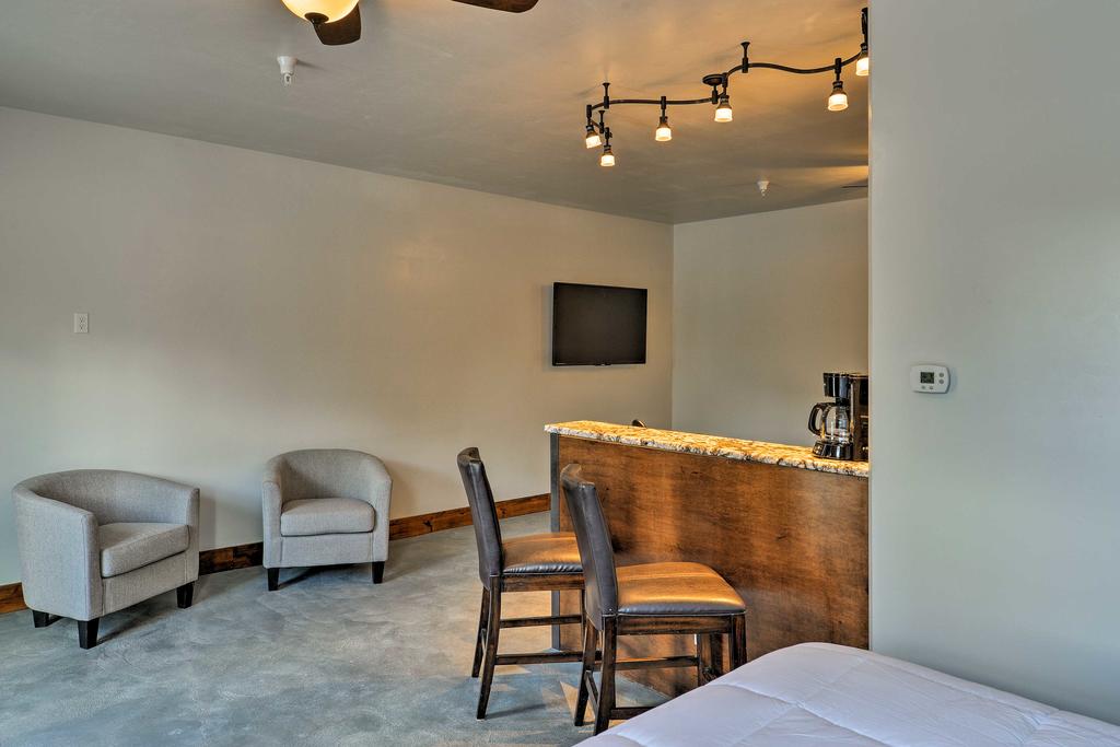 Central Lava Hot Springs Studio With Deck And Views! - thumb 2