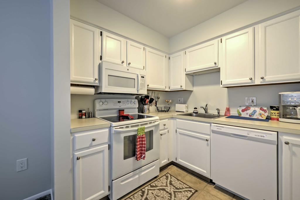 Central Sea Isle City Condo - 1 Block From Beach! - thumb 3