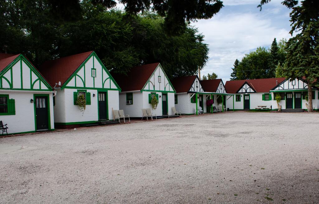 Chalet Motel - thumb 1