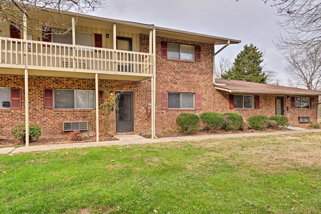 Chapel Hill Condo-2 Miles To UNC, 8 Miles To Duke! - thumb 2