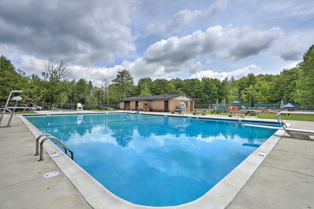 Charming Arrowhead Lake Cabin With Hammock, Deck - thumb 2