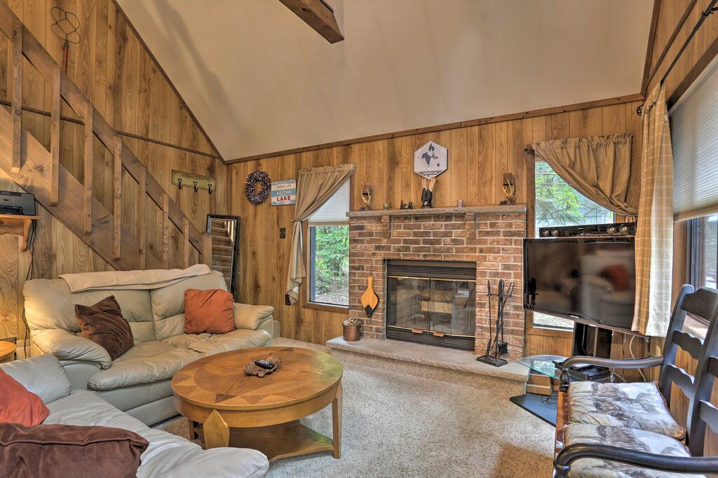 Charming Arrowhead Lake Cabin With Hammock, Deck - thumb 3