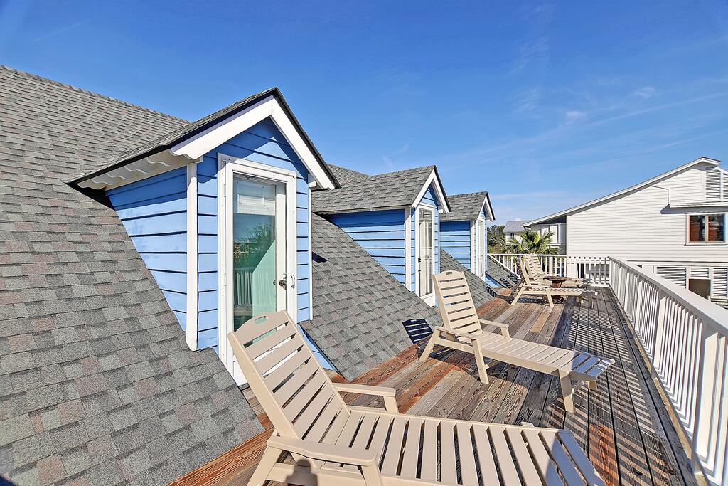 Charming Beach Home W/ Balconies & Lush Yard Home - thumb 3