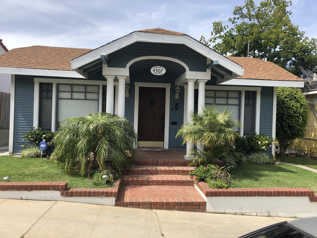 Charming Colonial Craftsman Cottage On Hillside - thumb 0