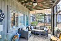 Charming Condo - 5.4 Mi to North Myrtle Beach Tourism Bookings