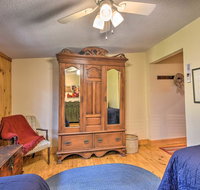 Charming Cottage w/ Deck - 1.5 Mi to Downtown - USA Accommodation