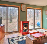 Charming Cottage with Porch In Johnsburg Township - USA Accommodation