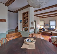 Charming Cottage with Terrace, Walk to Harbor! - Students Accommodation