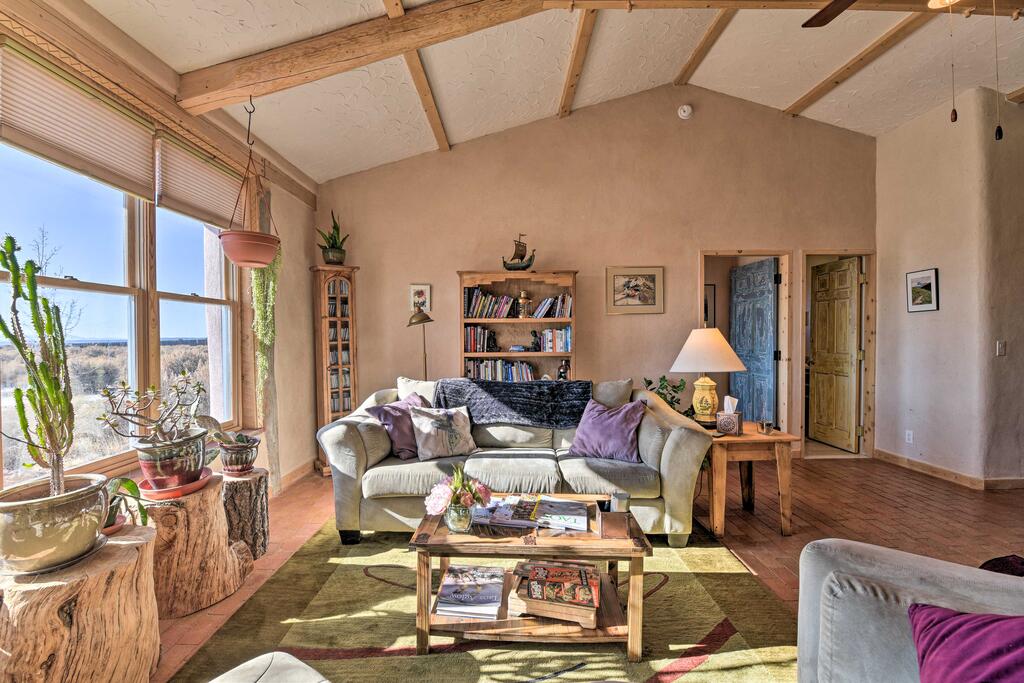 Charming Desert Hideaway 7.3 Miles From Taos! - thumb 0