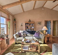 Charming Desert Hideaway 7.3 Miles from Taos! - Students Accommodation