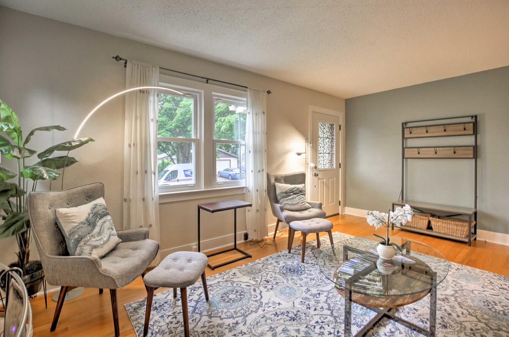 Charming Home With Yard - 5 Mins To Downtown Salem! - thumb 3