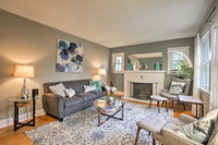 Charming Home with Yard - 5 Mins to Downtown Salem USA Accommodation