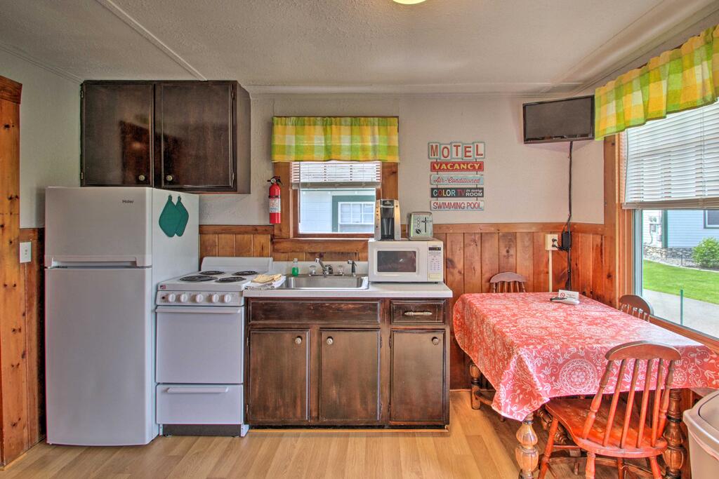 Charming Laconia Cottage - Walk To Weirs Beach - thumb 2