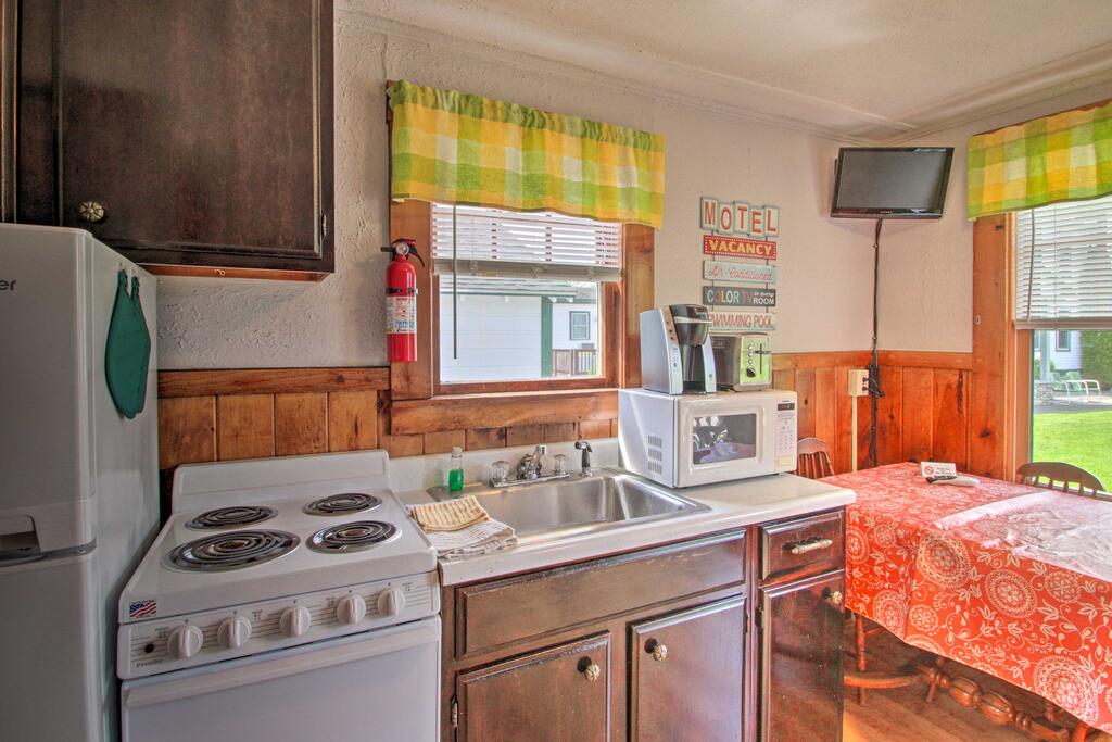 Charming Laconia Cottage - Walk To Weirs Beach - thumb 3