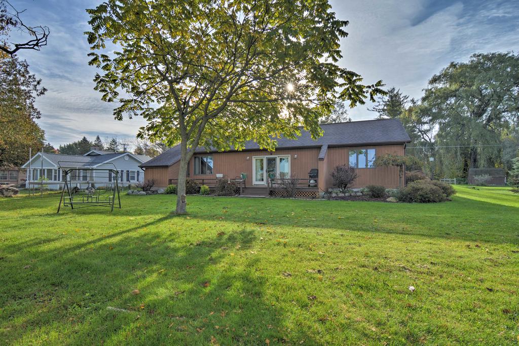 Charming Lake George House With BBQ & Fire Pit! - thumb 2