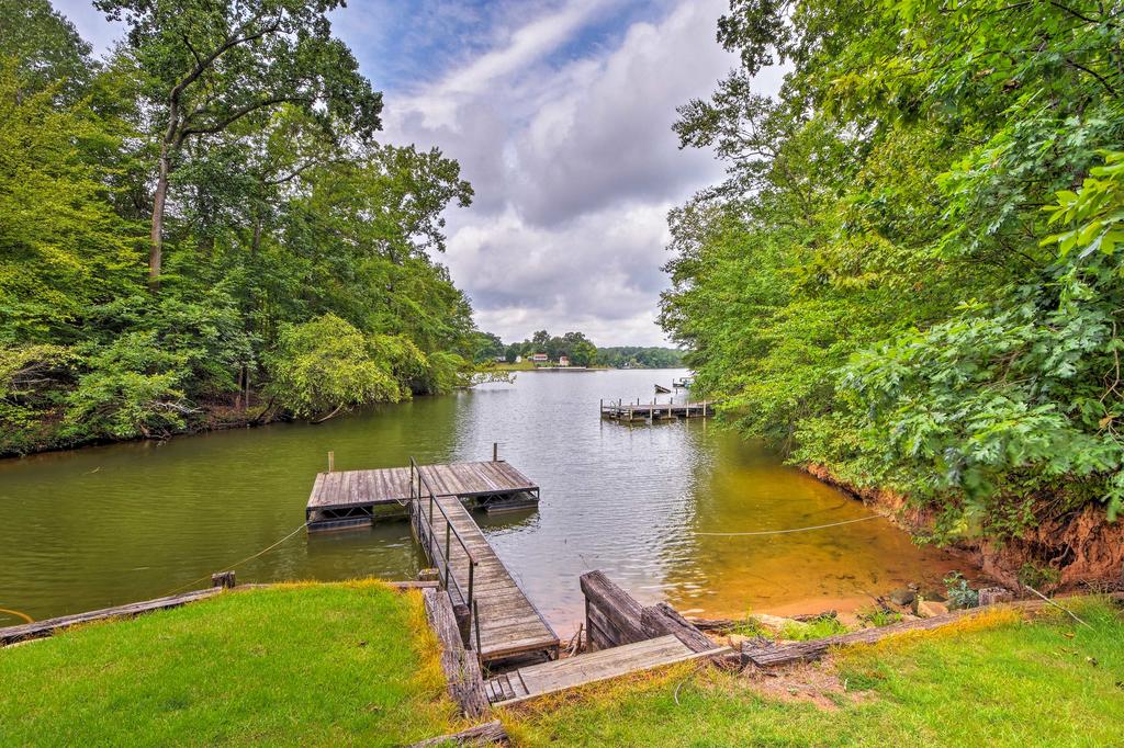 Charming Lakefront Escape With Deck And Private Dock! - thumb 1