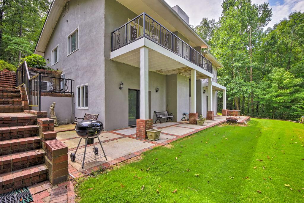 Charming Lakefront Escape With Deck And Private Dock! - thumb 0