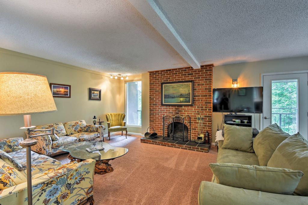 Charming Lakefront Escape With Deck And Private Dock! - thumb 2