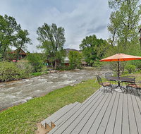 Charming Riverfront Cabin w/ Fireplaces home - Tourism Bookings