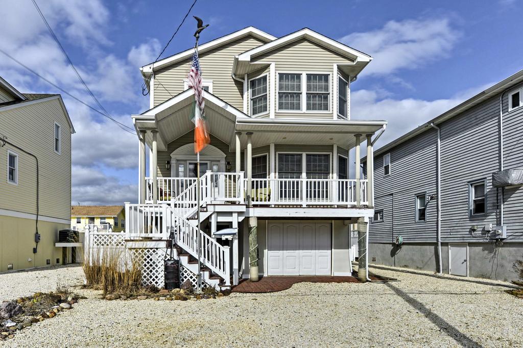 Charming Ship Bottom Home - Walk To The Beach! - thumb 0