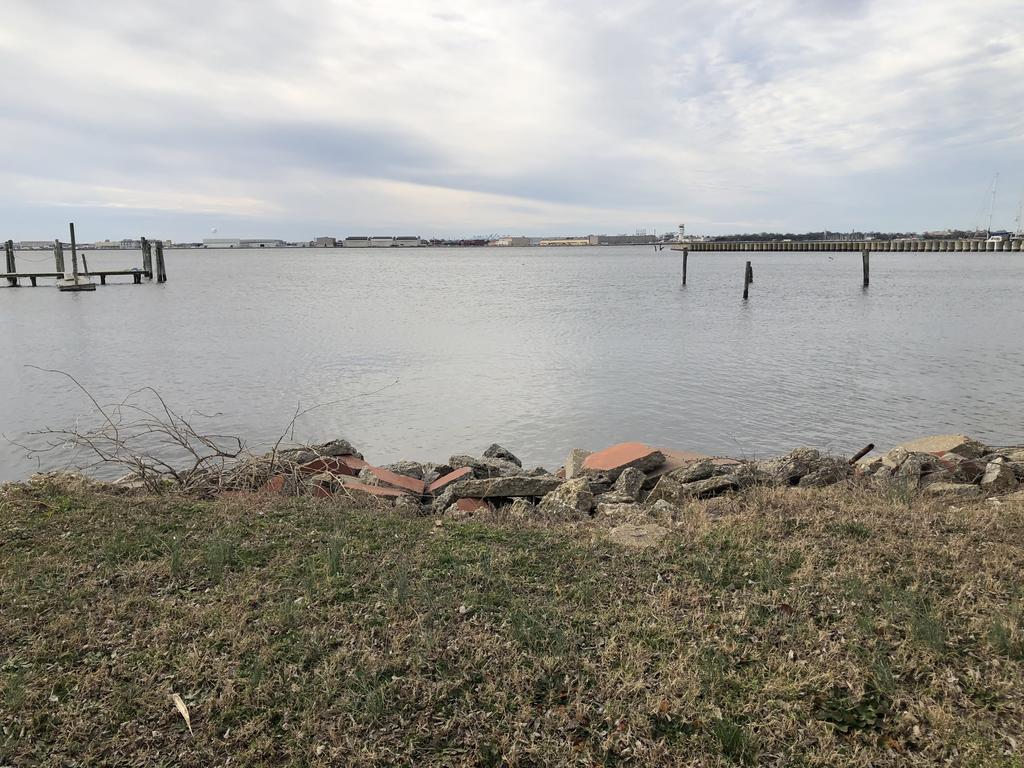 Charming Waterfront Cabin - thumb 0